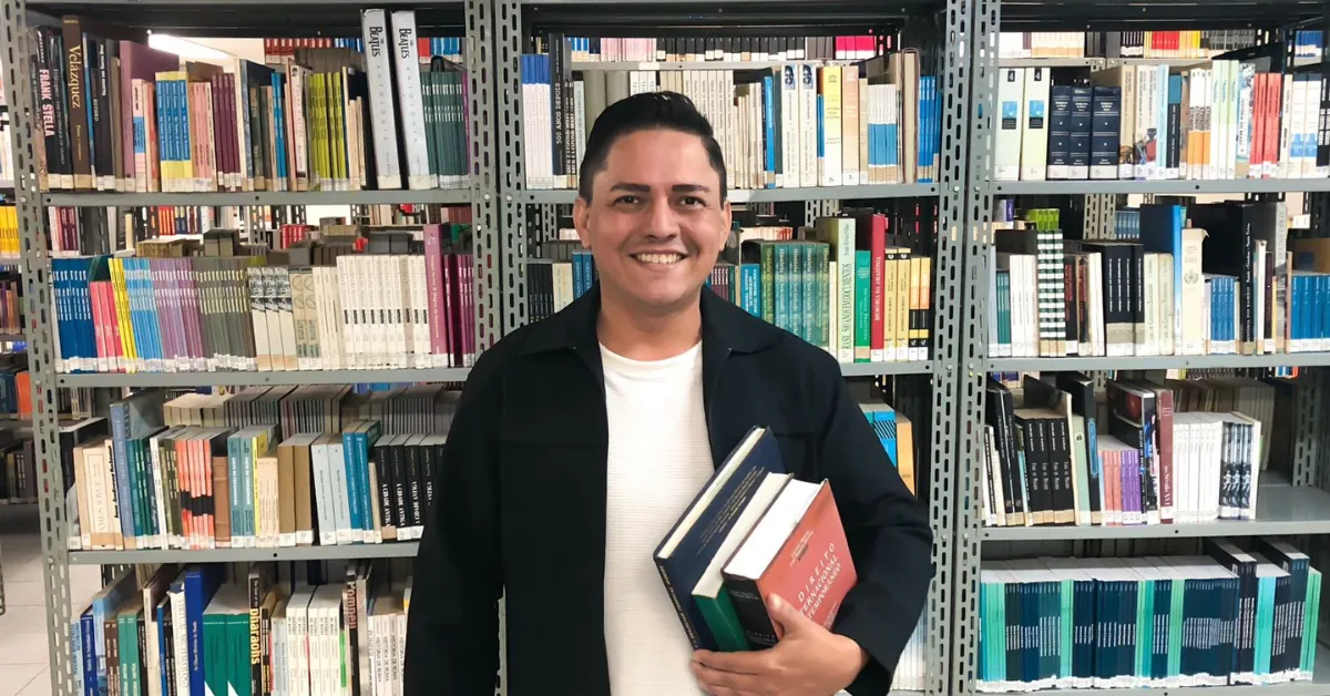 Após deixar o Pará em busca de uma nova vida, Tiago Espinosa conquistou uma bolsa de 100% no Rio de Janeiro para cursar Relações Internacionais e hoje sonha em se tornar diplomata.