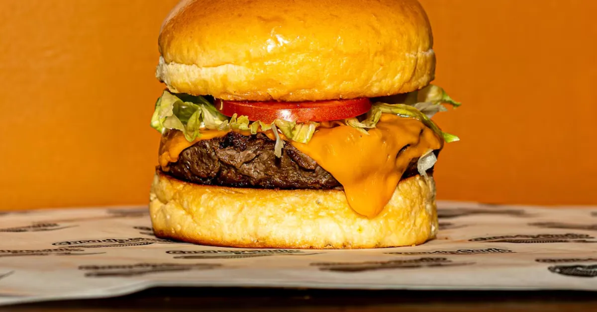 Casa do Saulo Burguer chega a Belém.