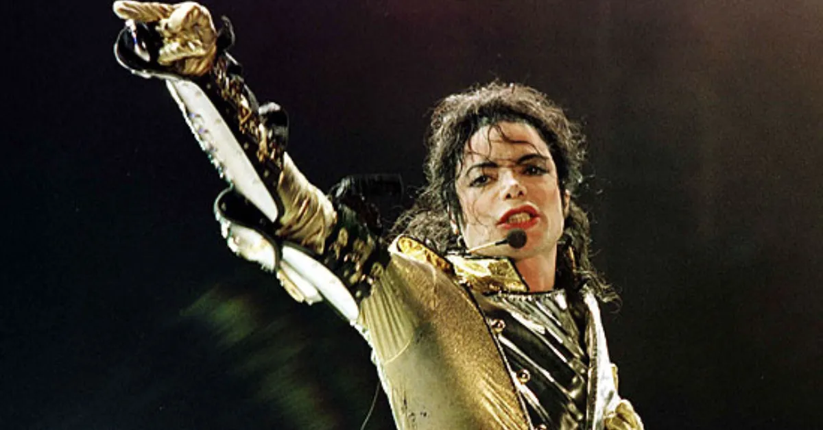 Michael Jackson marcou gerações com sucessos como “Thriller”, “Billie Jean” e “Beat It” e continua sendo referência na cultura pop.