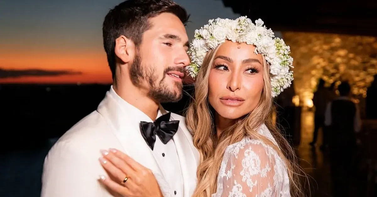 Sabrina Sato e Nicolas Prattes celebraram a descoberta do sexo do primeiro filho juntos em um chá revelação cercado por familiares e amigos.