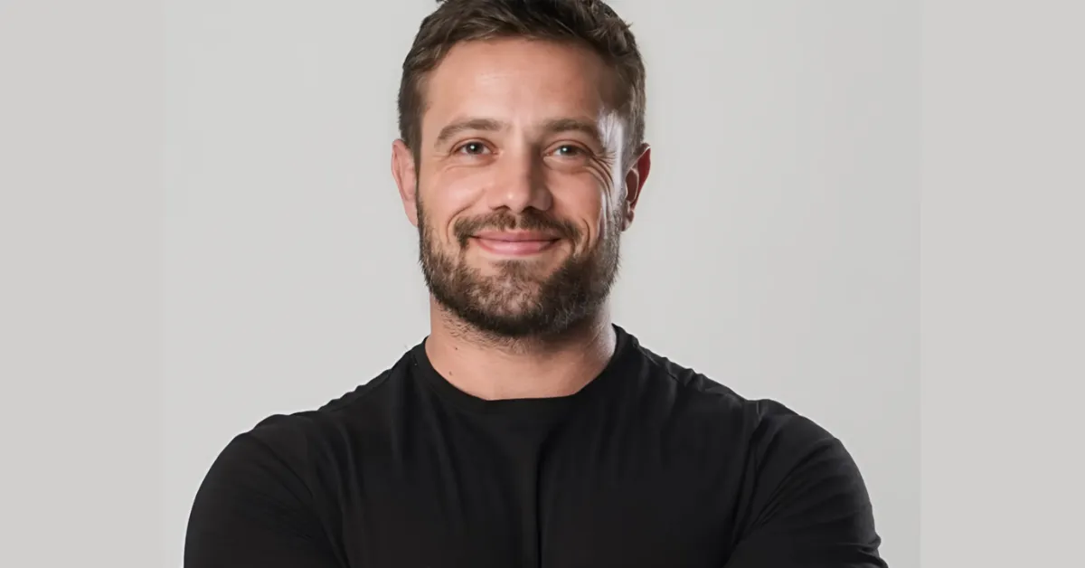 Rafael Cardoso compartilhou uma carta aberta nas redes sociais durante o tratamento e afirmou que pretende seguir em recuperação contínua.