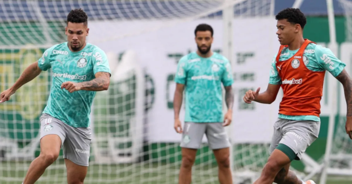 Paulinho e Luis Pacheco participam de atividade no treino do Palmeiras antes da viagem a Belém para o duelo contra o Remo pelo Brasileirão