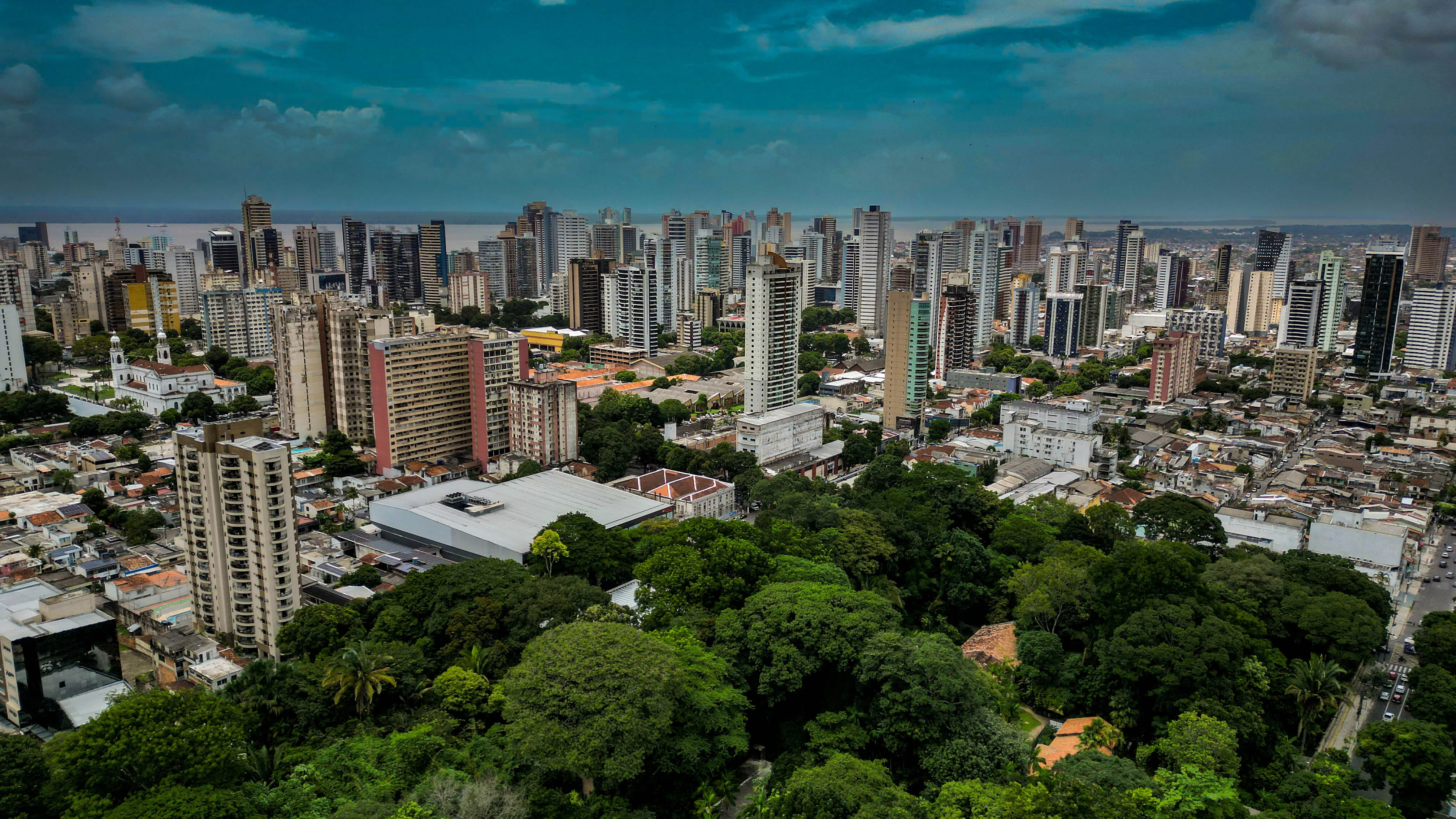 Em 2025, Belém atinge a maior renda média da Região Norte, destacando-se em indicadores sociais e econômicos. Descubra mais sobre essa evolução.