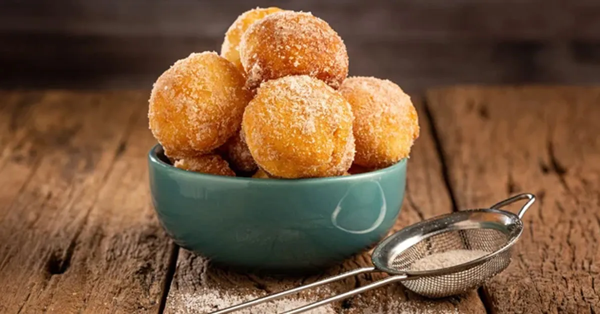 Poucas receitas despertam tantas lembranças afetivas quanto o bolinho de chuva