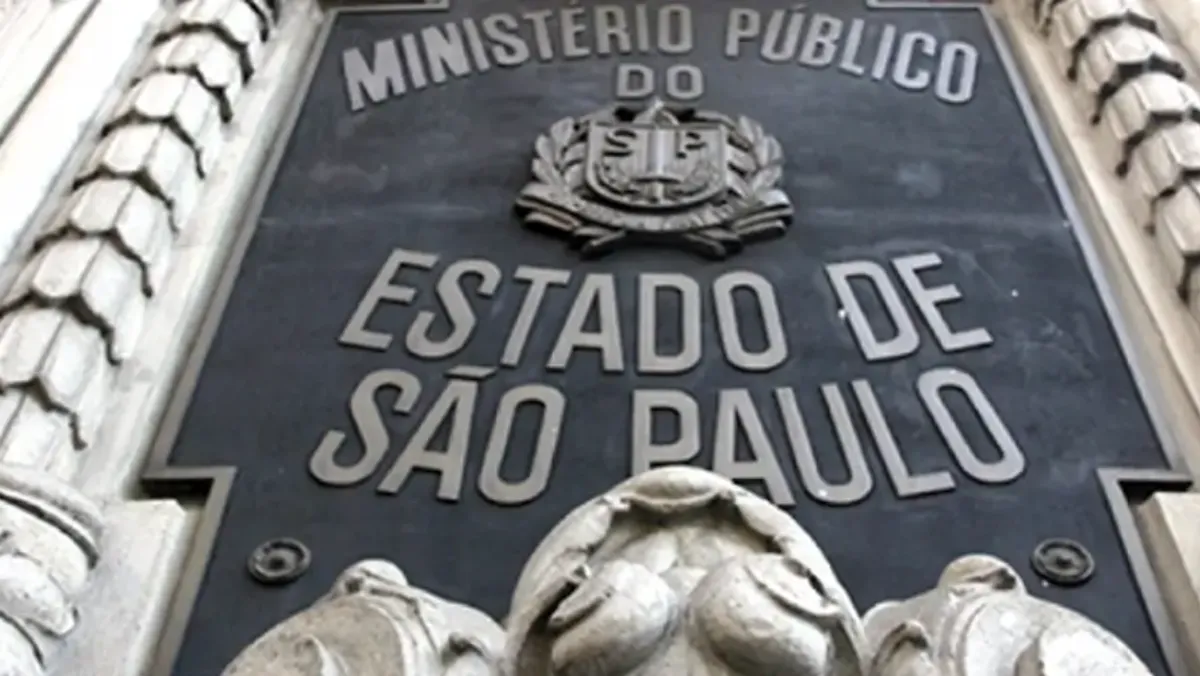 Operação do Ministério Público de São Paulo prendeu um ex-estagiário do MP, um policial civil e um ex-investigador suspeitos de ligação com o PCC.