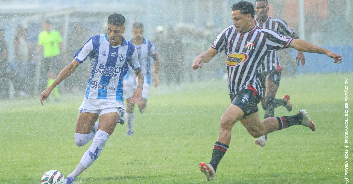 Em jogo que chegou a ser interrompido pela chuva, o Paysandu venceu o Anápolis por 2 a 1.