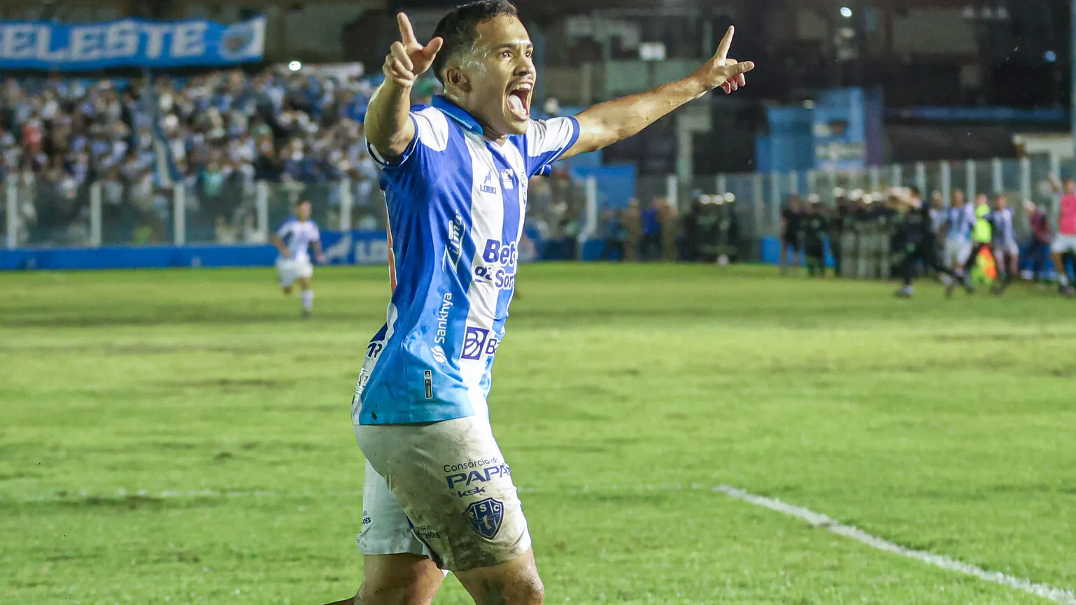 Juninho fez o gol da vitória do Papão no último minuto contra o Anápolis