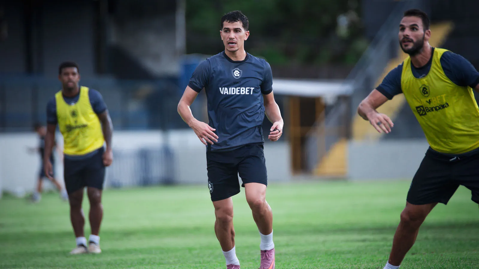 Remo e Bahia se enfrentam novamente! Confira como o Leão Azul busca manter a invencibilidade em um duelo cheio de emoção.