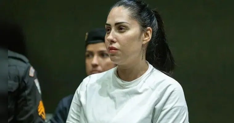 Prefeito do Rio mantém demissão de Monique Medeiros após decisão da Justiça.