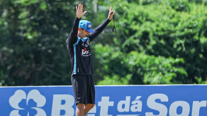 Técnico Júnior Rocha aguarda por contratações no Paysandu