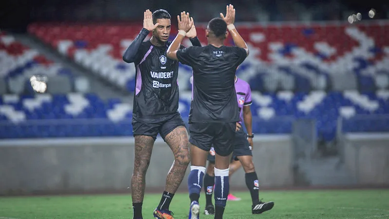 Alef Manga e Jajá marcaram três dos seis gols do Remo diante da Tuna, em jogo-treino no Mangueirão