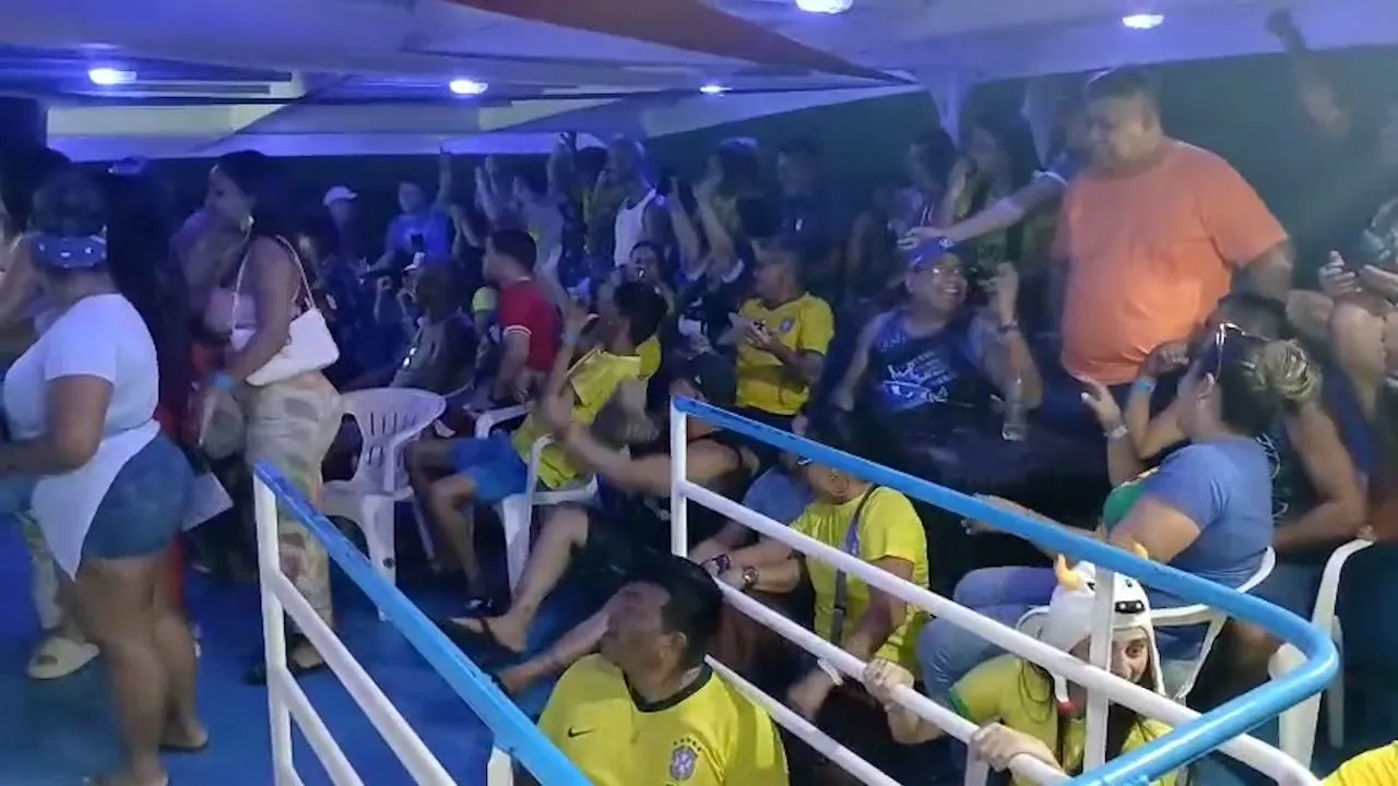 Viva a festa em dose dupla: Festival de Parintins e Copa do Mundo! Descubra como a emoção une torcedores no coração da Amazônia.