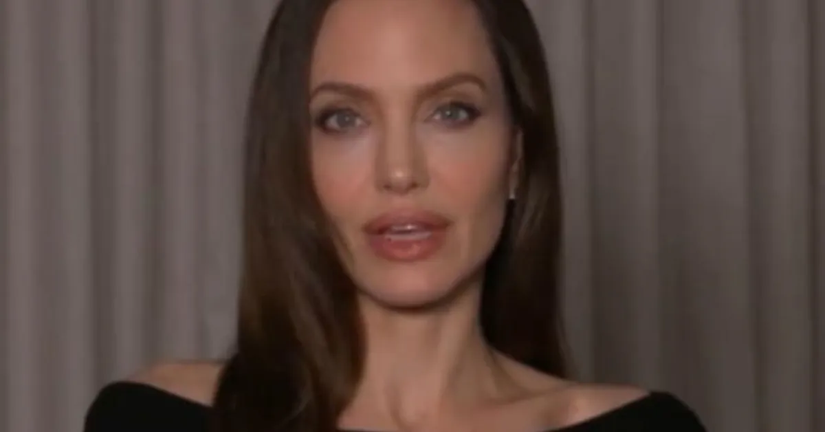A atriz Angelina Jolie já revelou que, apesar de admirada mundialmente, sempre teve poucos amigos próximos.