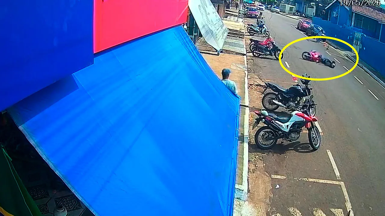 Movimentação na Avenida Lauro Sodré, em frente à Escola Assis Rios, logo após o acidente que deixou uma motociclista ferida na tarde de terça-feira.