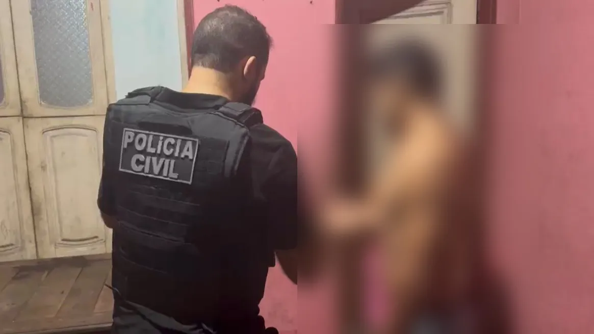O suspeito de furtar é notificado por policias civis devido o caso
