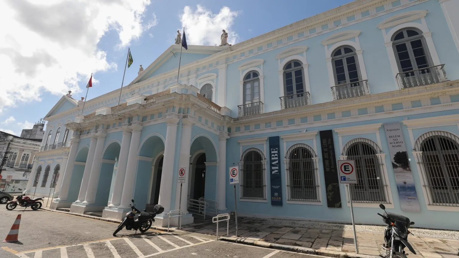 A medida, assinada pelo prefeito Igor Normando, tem caráter excepcional e busca conciliar o interesse público