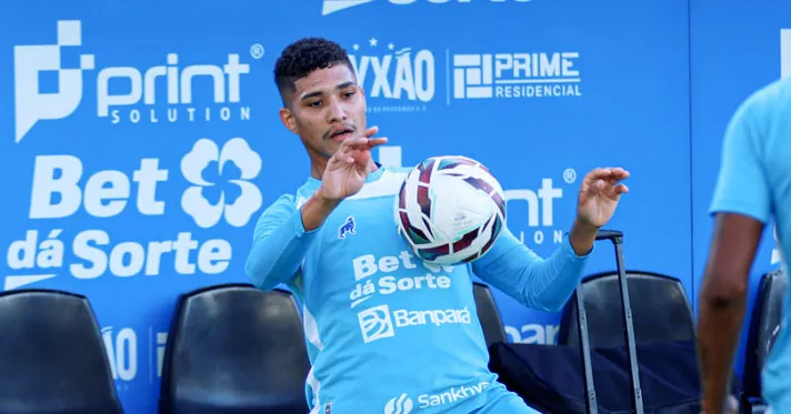 Baianinho foi o primeiro reforço apresentado nesta janela