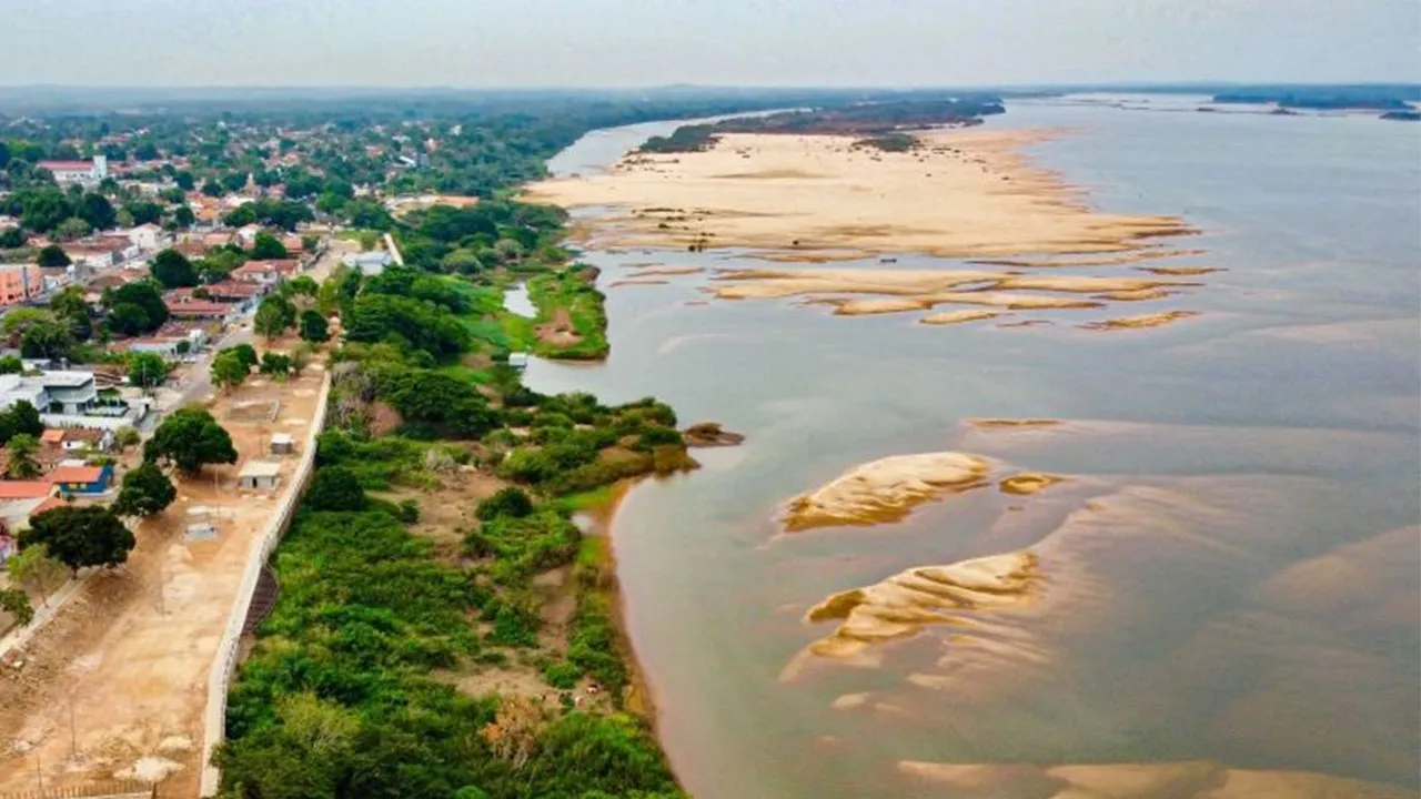 Distritos de Nova Esperança e Casa de Tábua recebem infraestrutura para os torneios esportivos e cultos de ação de graças.