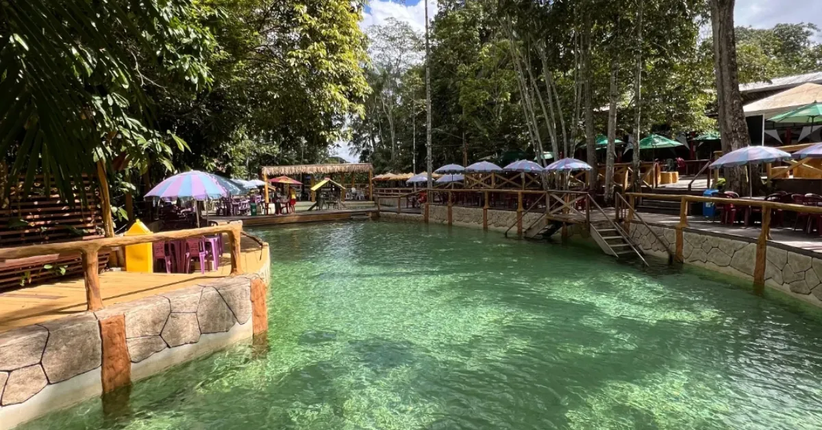 Das praias de água doce de Mosqueiro e Outeiro aos balneários cercados por igarapés e piscinas naturais, a Região Metropolitana de Belém reúne diversas opções para quem deseja aliviar o calor do verão amazônico sem precisar viajar para longe da capital.