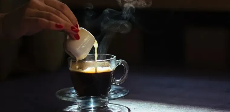 Os benefícios foram observados entre pessoas que consumiam uma ou duas xícaras de café por dia.