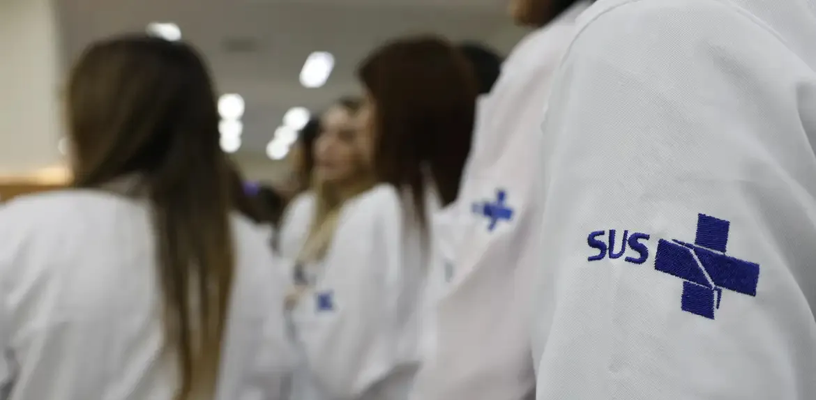 A taxa de inscrição é de R$ 330 para acesso direto em medicina e de R$ 220 para as demais modalidades.