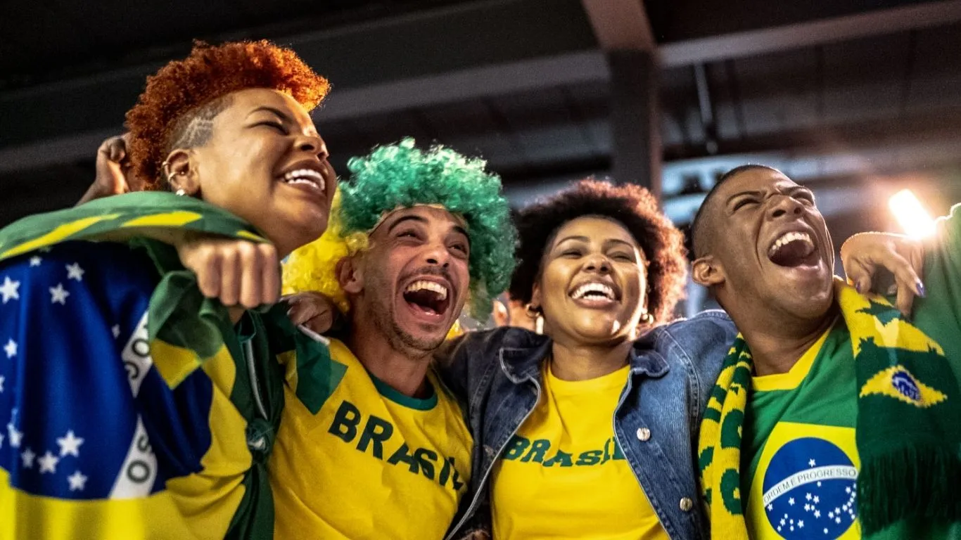 Estudo de economia comportamental mostra que atalhos mentais e vieses intuitivos fazem o torcedor ignorar as estatísticas reais na Copa do Mundo.