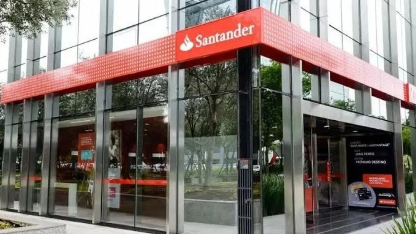 Santander Graduação apoia estudantes vulneráveis e busca evitar a evasão no ensino superior.