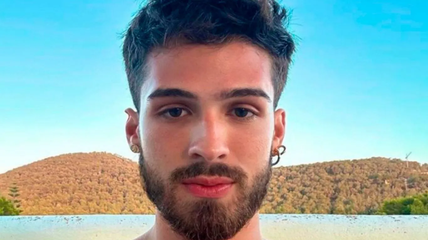 O ator João Guilherme participou do programa Encontro com Patricia Poeta e detalhou os bastidores de sua cena de nudez no filme O Rei da Internet