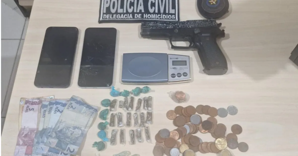 Drogas, arma de fogo e materiais apreendidos pela Polícia Civil durante operação que investigou homicídio em Abaetetuba