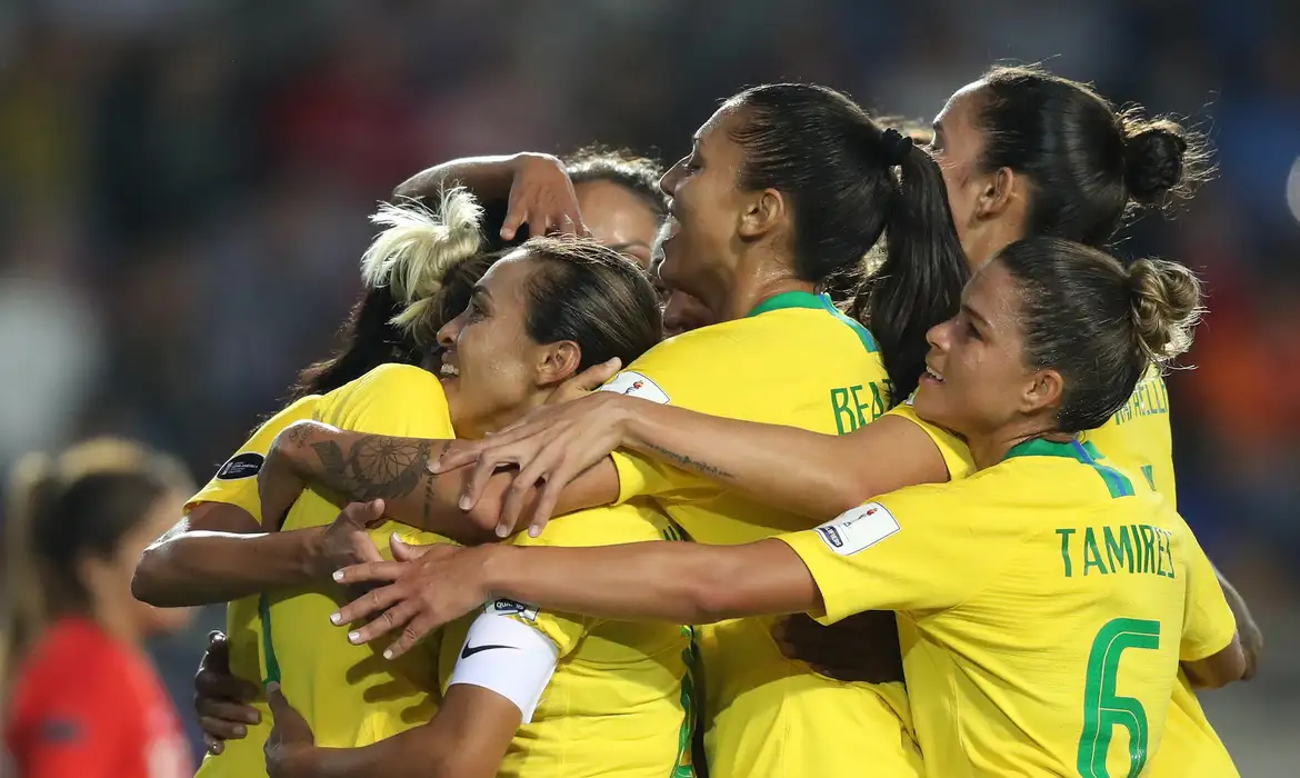 A copa do mundo feminina ocorre no Brasil entre junho e julho de 2027.