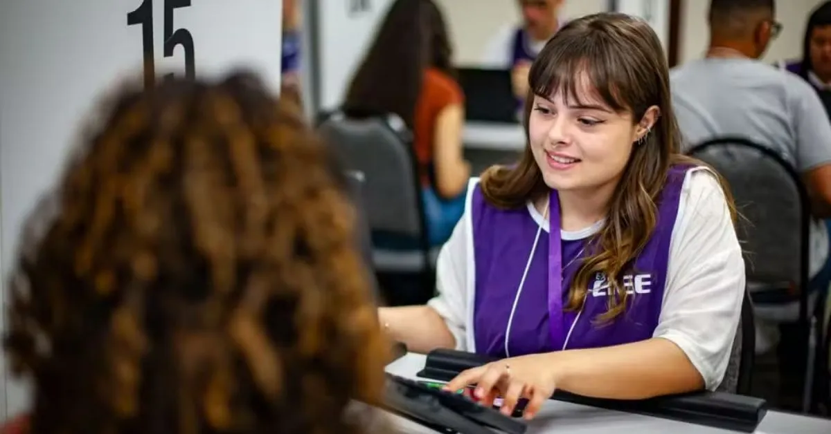 99 vagas de estágio para estudantes do ensino médio e superior em áreas como Direito, Administração e Informática.