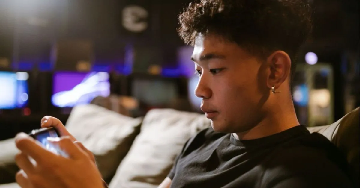 Os grandes dispositivos ainda chamam atenção, mas as lojas oficiais mobile abriram espaço para um público diferente
