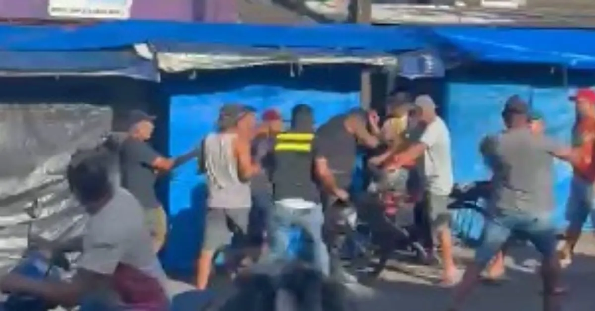 O suspeito foi contido e agredido por populares.