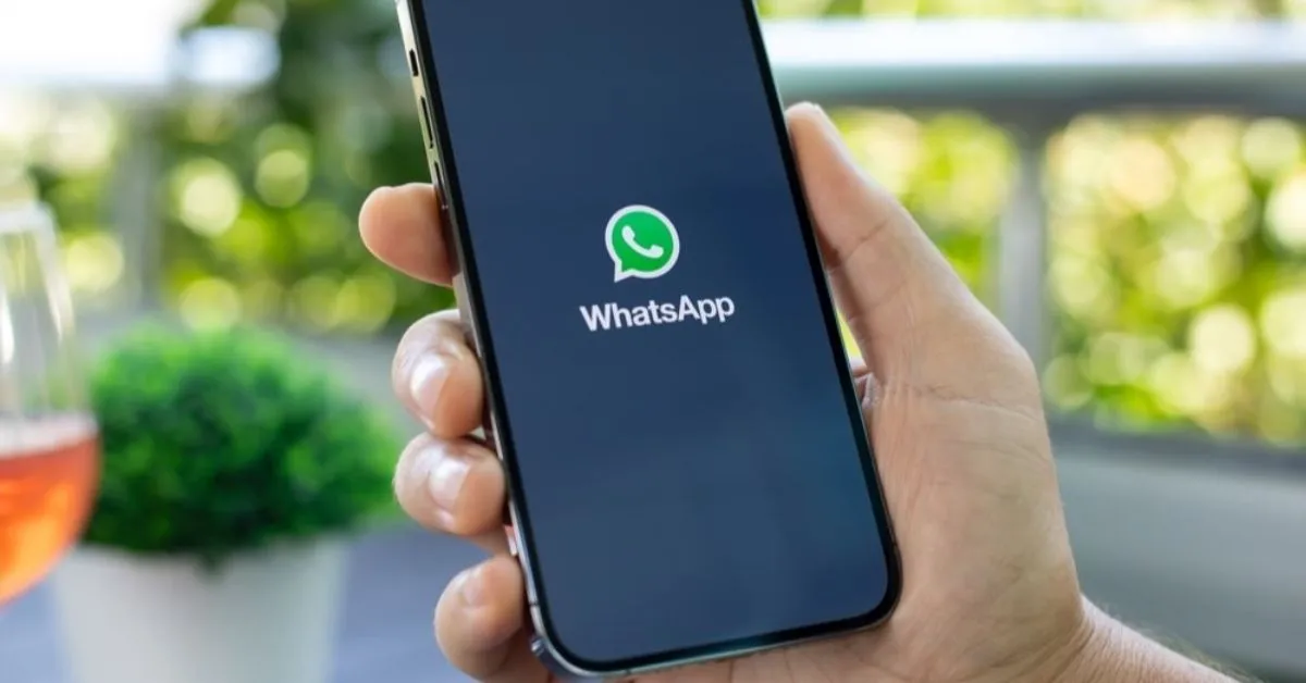 Usuários com aparelhos afetados têm duas opções: atualizar o sistema operacional, se o celular permitir, ou substituir o dispositivo por um modelo mais recente.