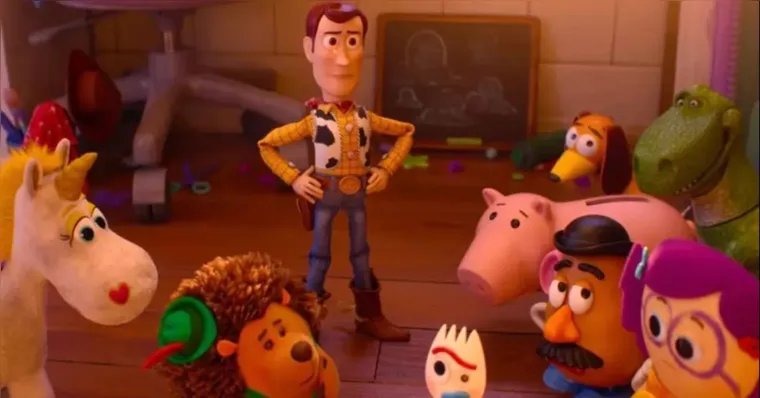 Em “Toy Story 5”, a personagem Bonnie enfrenta a transição do brincar tradicional para o universo digital com a chegada de um tablet.