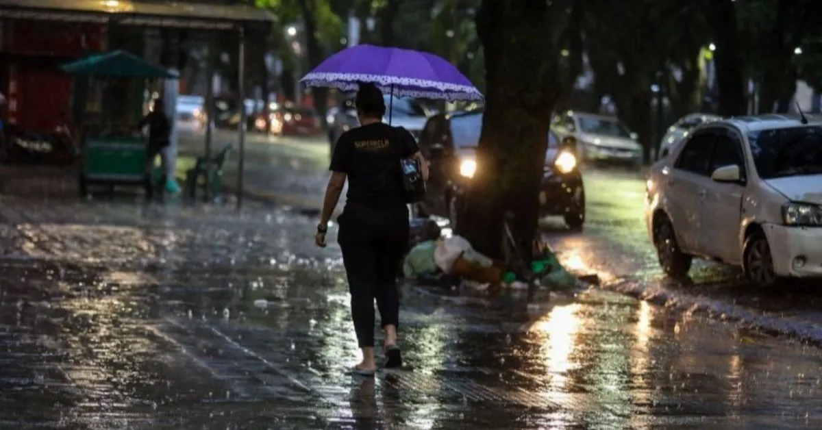 O órgão emitiu, por volta das 19h30, um alerta severo de chuvas para a Região Metropolitana