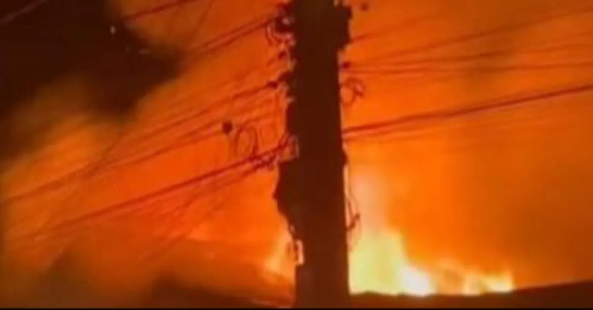 Vizinhos contam que perceberam as chamas e acionaram socorro.