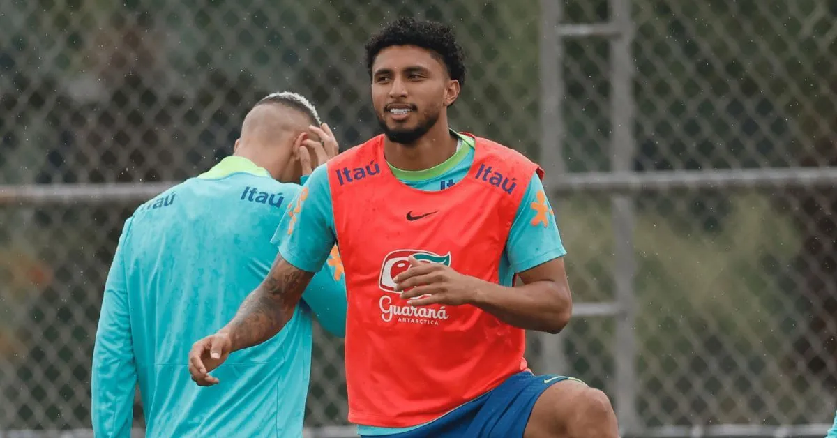 O volante Éderson foi convocado para a Copa do Mundo de 2026 após a lesão do lateral-direito Wesley.