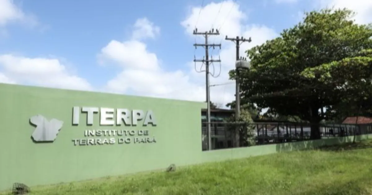 Todos os cargos exigem jornada de 30 horas semanais. Além disso, os salários variam de acordo com o nível de escolaridade exigido para cada função.