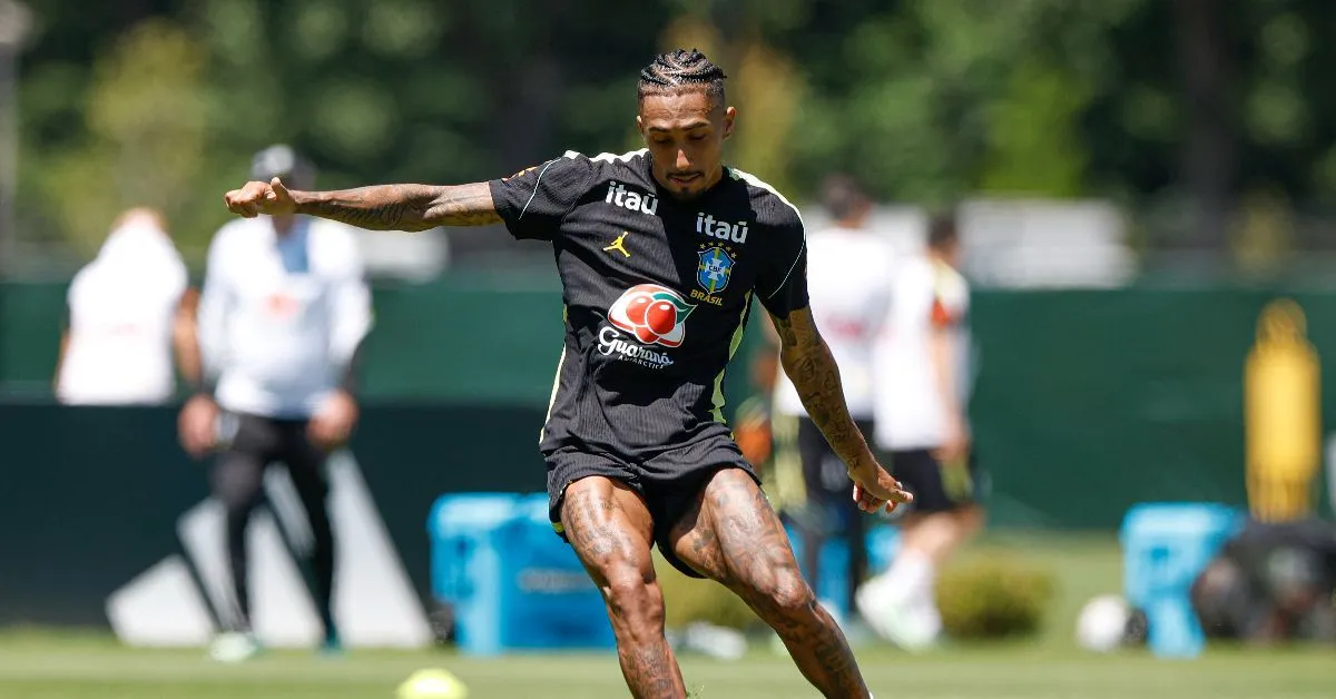 Na reta final do primeiro tempo do confronto contra o Haiti, pela segunda rodada do Grupo C da Copa do Mundo 2026, Raphinha sentiu dores na perna direita e precisou deixar o campo.