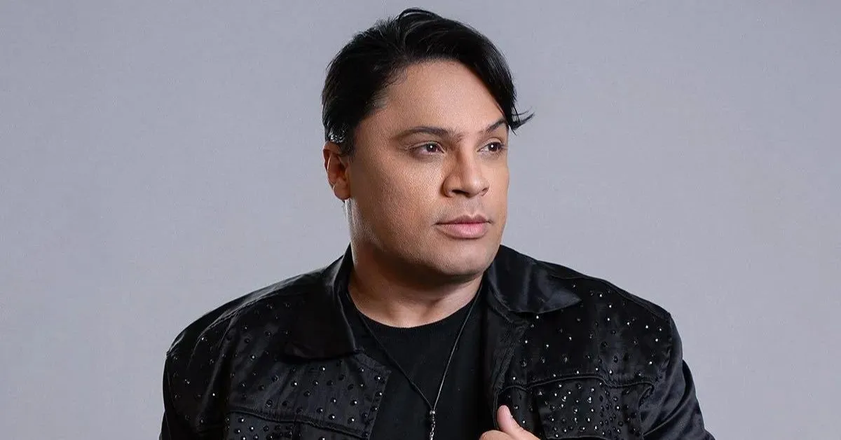 Neto Araújo iniciou a vida no palco em festivais locais e concursos de calouros, onde desenvolveu sua habilidade vocal.