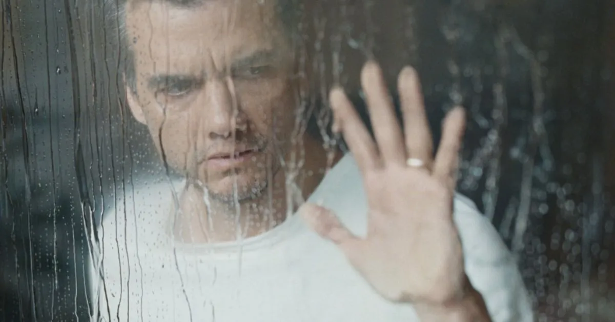 Na trama, Wagner Moura interpreta um pai que lida constatemente com tensão emocional.