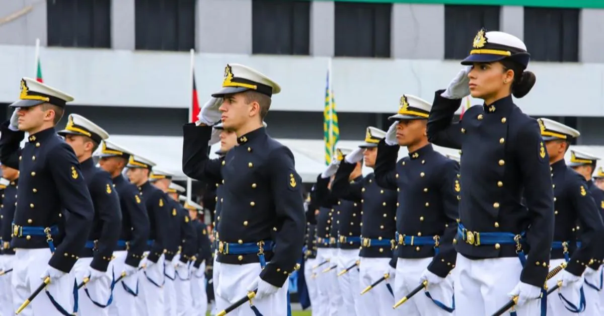 A formação oferecida é em Ciências Navais, com ensino superior totalmente gratuito.