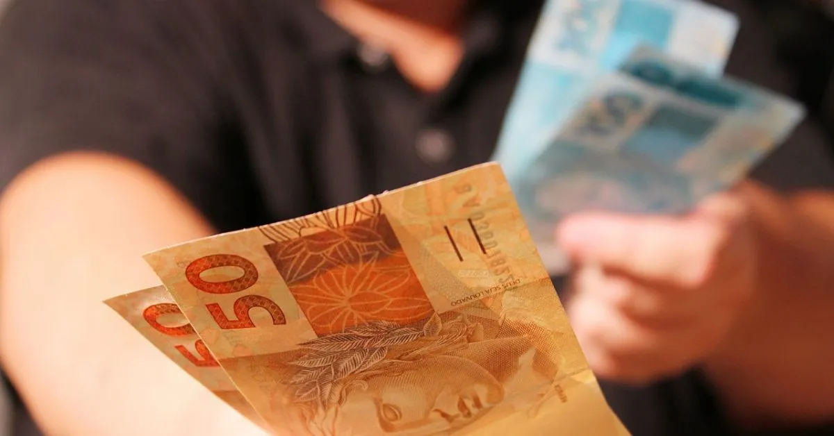 De acordo com as regras atuais, têm direito ao ressarcimento pessoas que trabalharam com carteira assinada ou como servidores públicos entre 1971 e 1988
