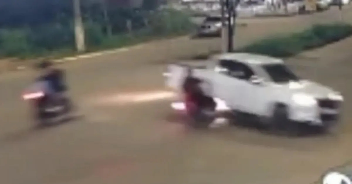 Motorista da caminhonete fez a conversão em local proibido e provocou o acidente