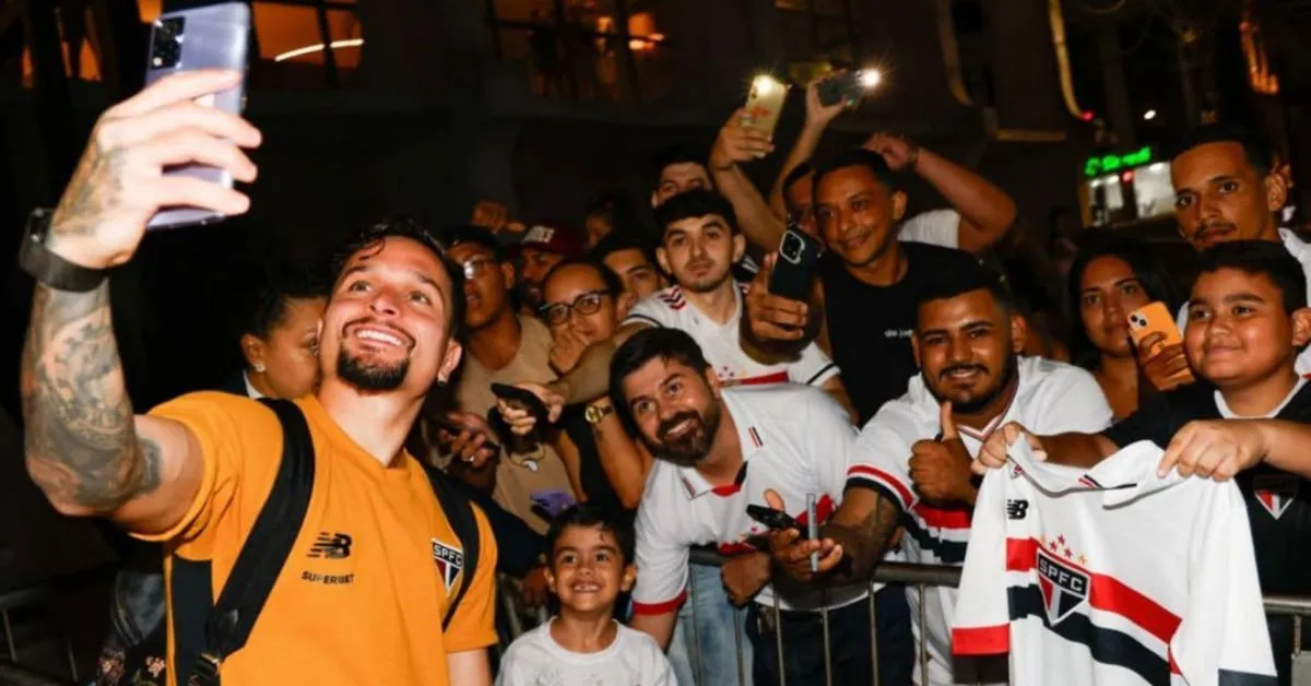 Jogadores do São Paulo interagiram com os torcedores paraenses do time