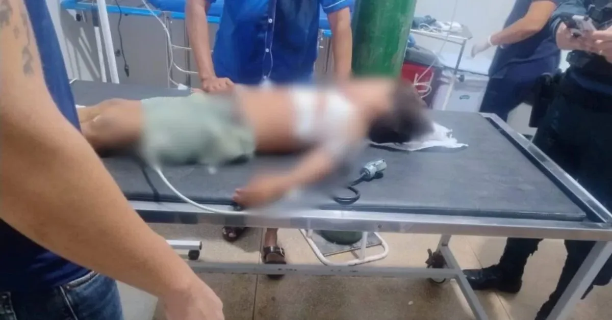 A criança foi socorrida e levada para o hospital com quadro de saúde grave