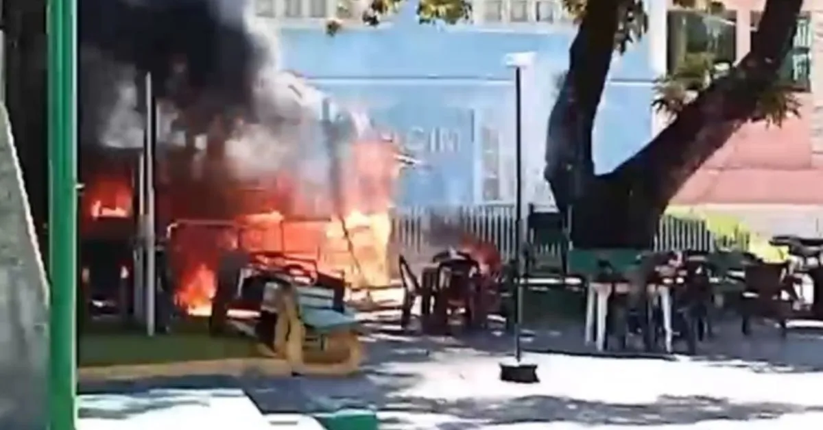 Fogo se alastrou e destruiu por completo o trailer de venda de comidas típicas