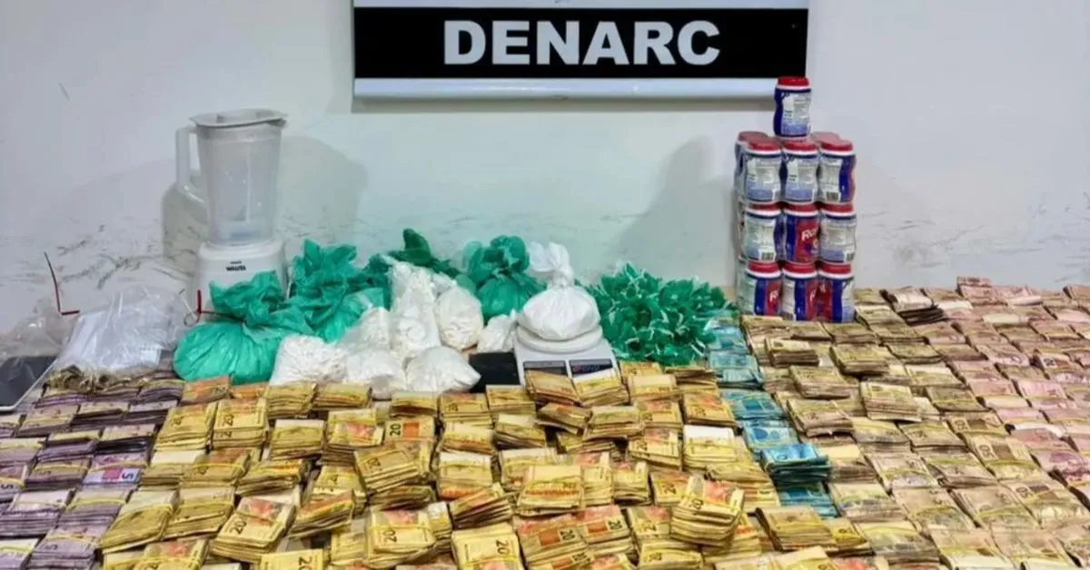 Parte da droga e do dinheiro apreendidos oriundos do tráfico