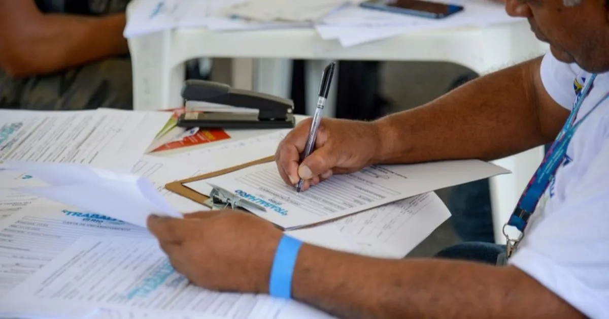 O benefício está disponível aos trabalhadores que foram demitidos